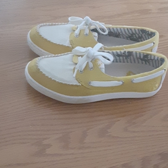 Fix Steve Madden Edgy Boat Shoe Sz 7.5 Yel/Wht - Picture 2 of 6